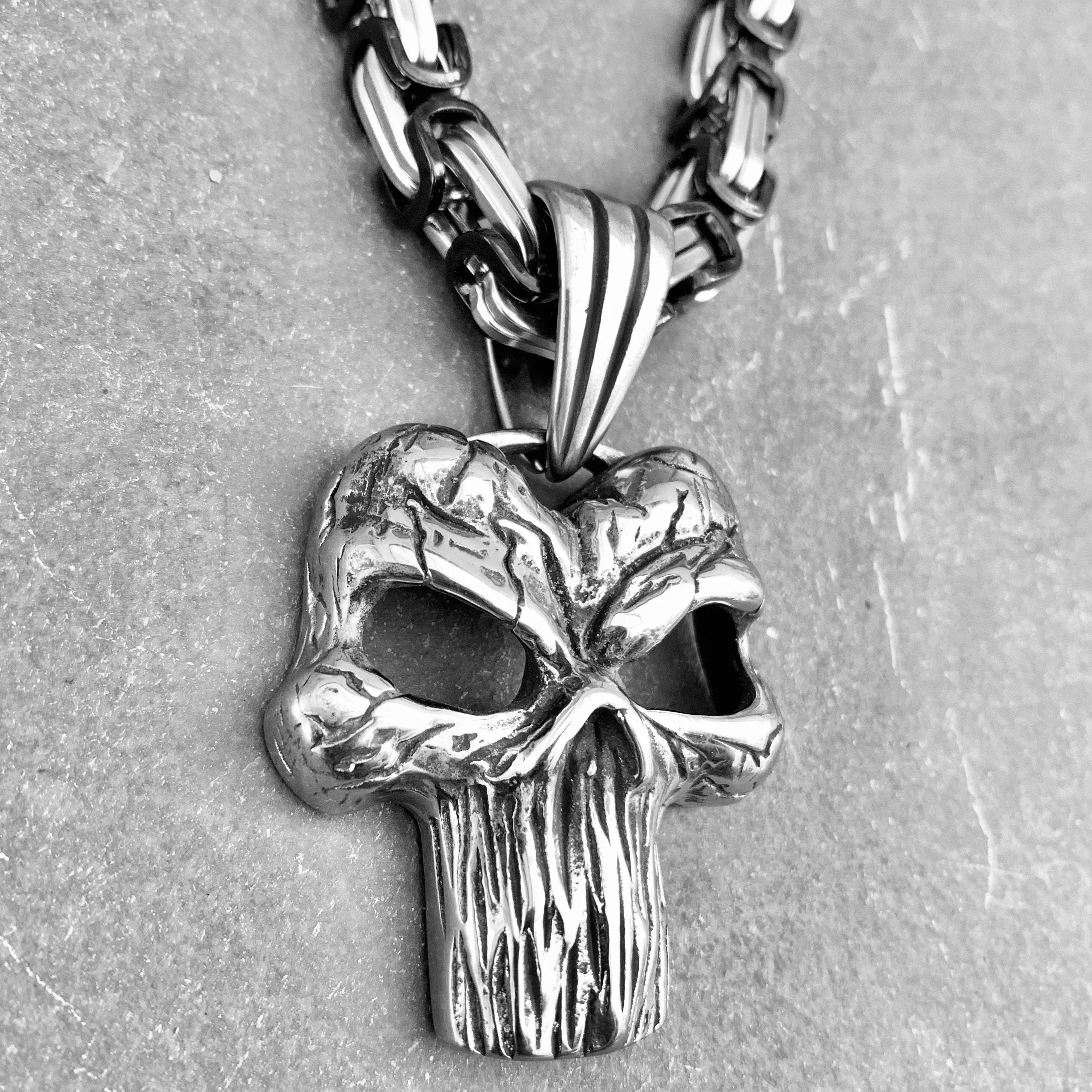 Ancient Viking Skull Pendant - Necklace (711)