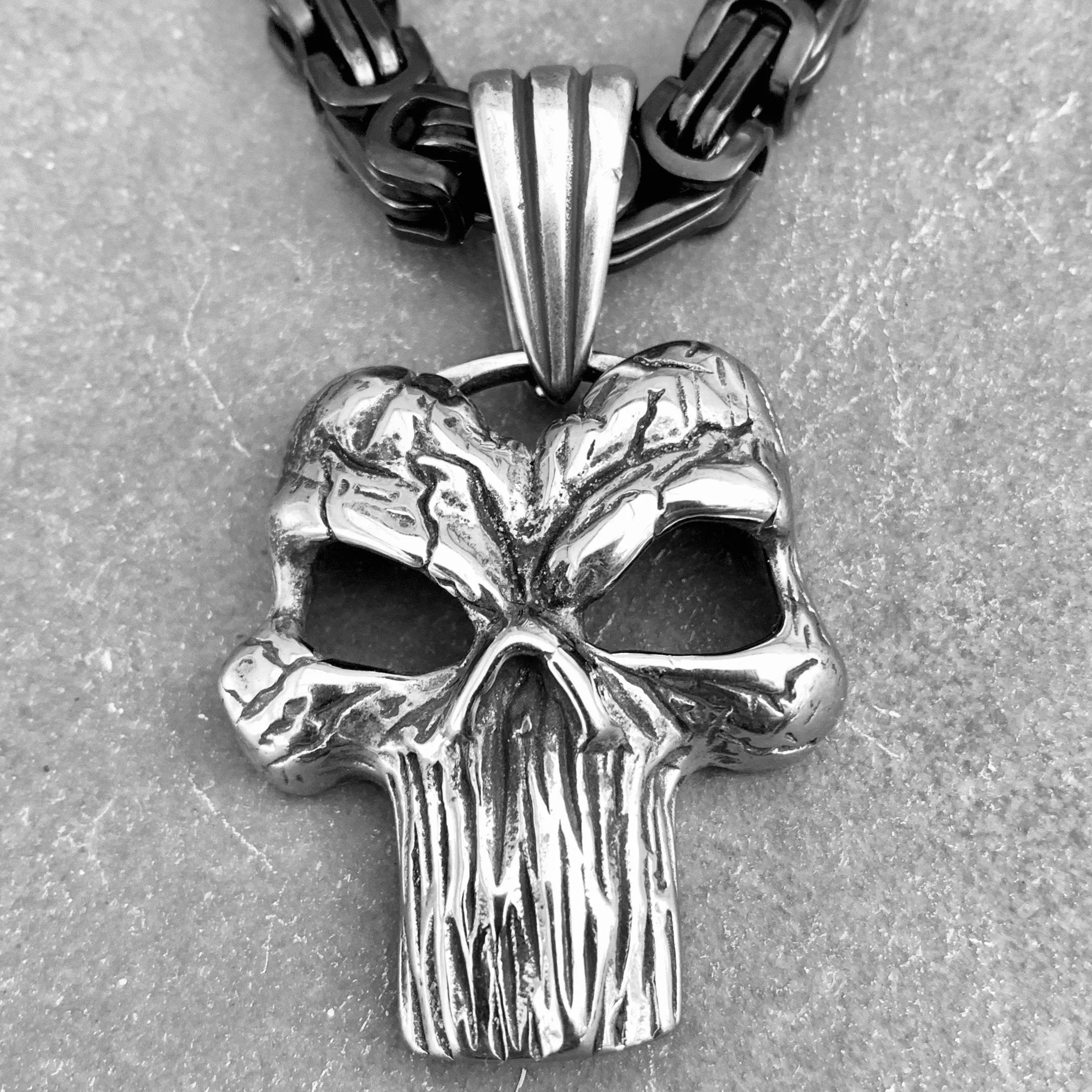 Ancient Viking Skull Pendant - Necklace (711)