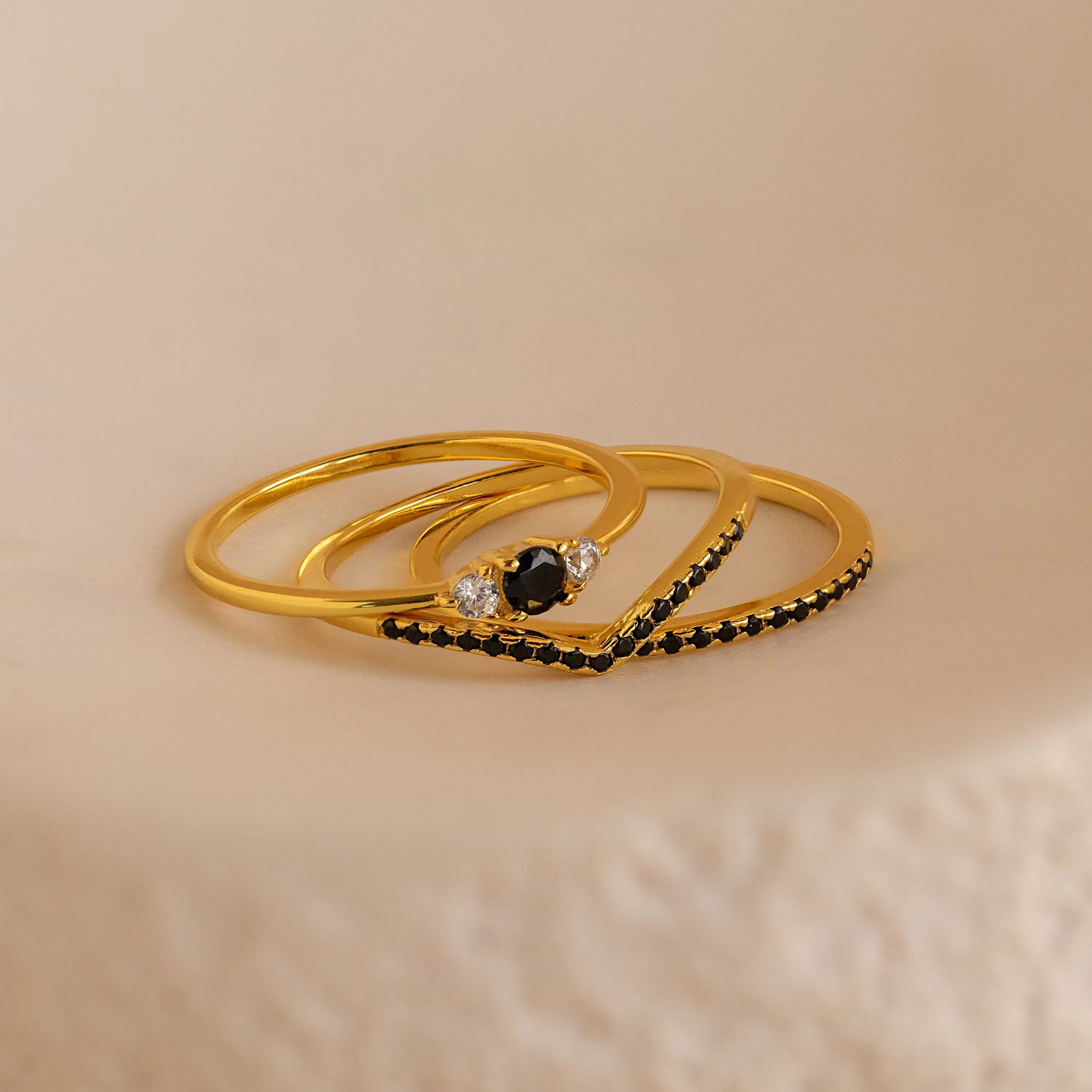 Black Curve Ring Set