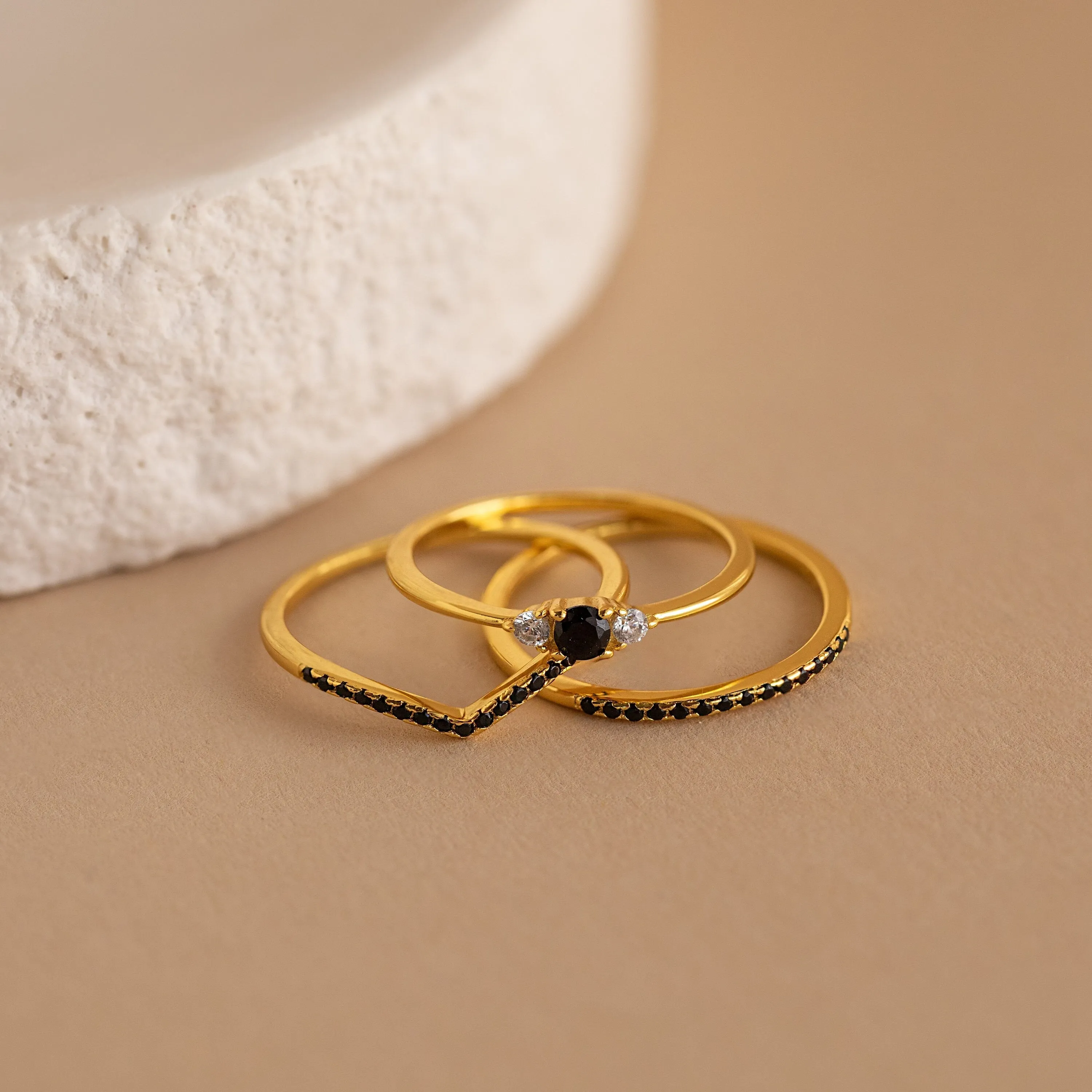 Black Curve Ring Set