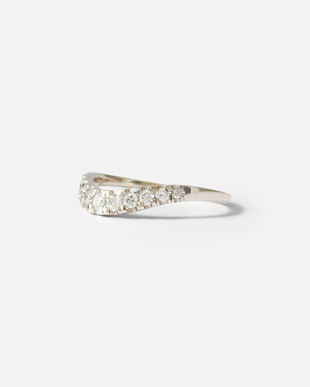 Curved Band / White Diamonds