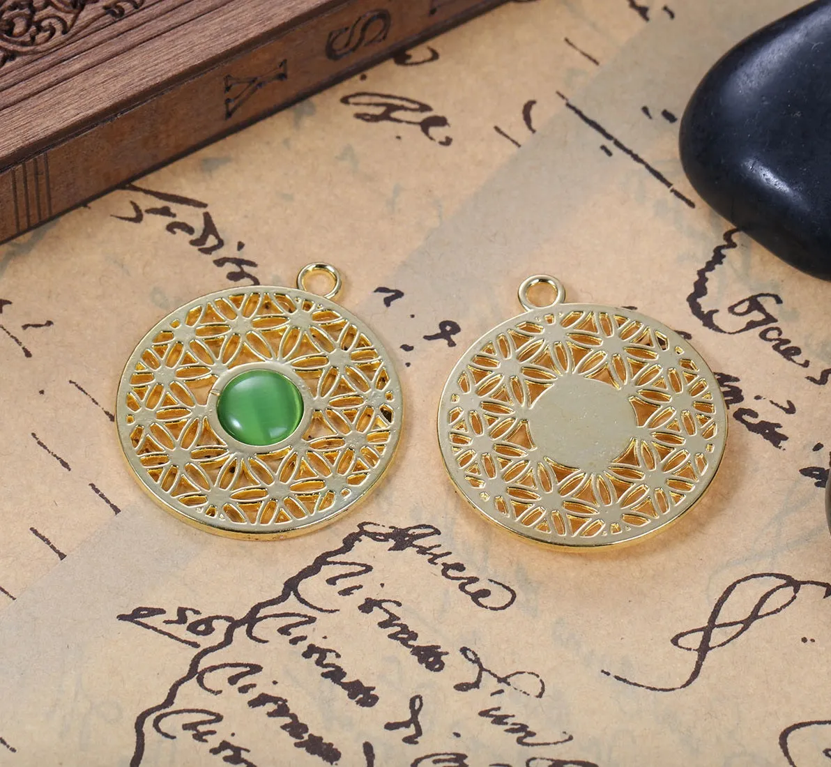 Flower of Life 2D Round Gold Color Green Resin Cat's Eye Pendant