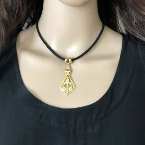 Gold Pendant Collar Necklace