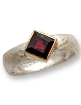 Ring silver gold 9 carats set with a faceted garnet ring for woman