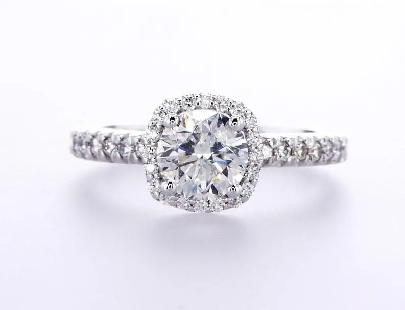 Round Brilliant Diamond  Halo Ring  (1.50Ctw)