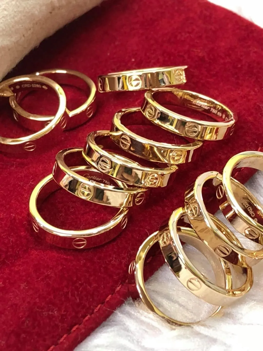 Slim CARTR 18K Gold Wedding Rings