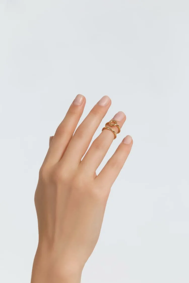 Thin toe ring in gold