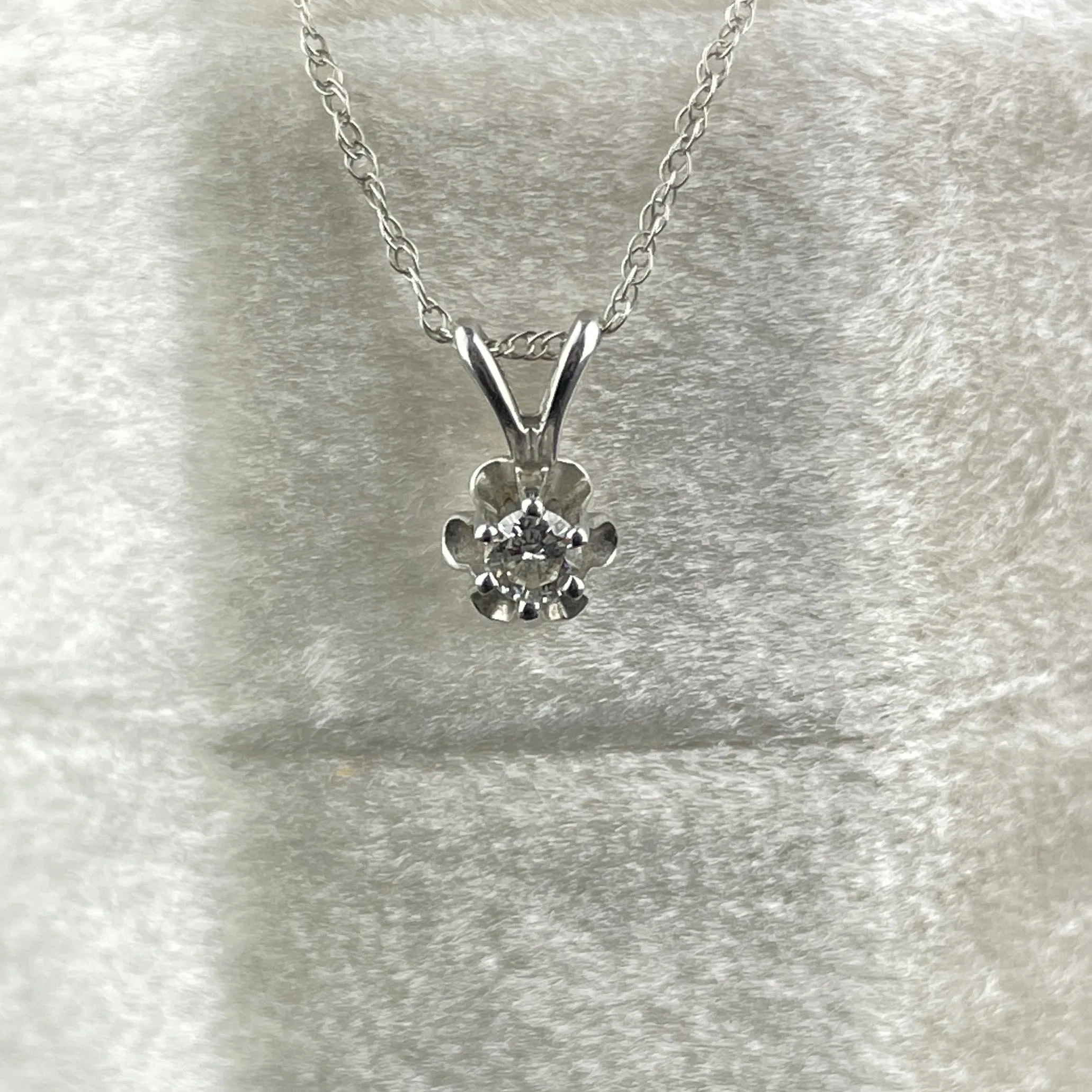 Vintage 10K White Gold Buttercup Diamond Pendant