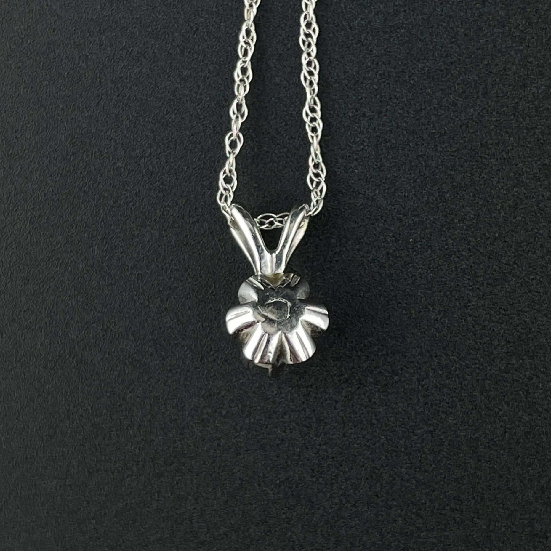 Vintage 10K White Gold Buttercup Diamond Pendant