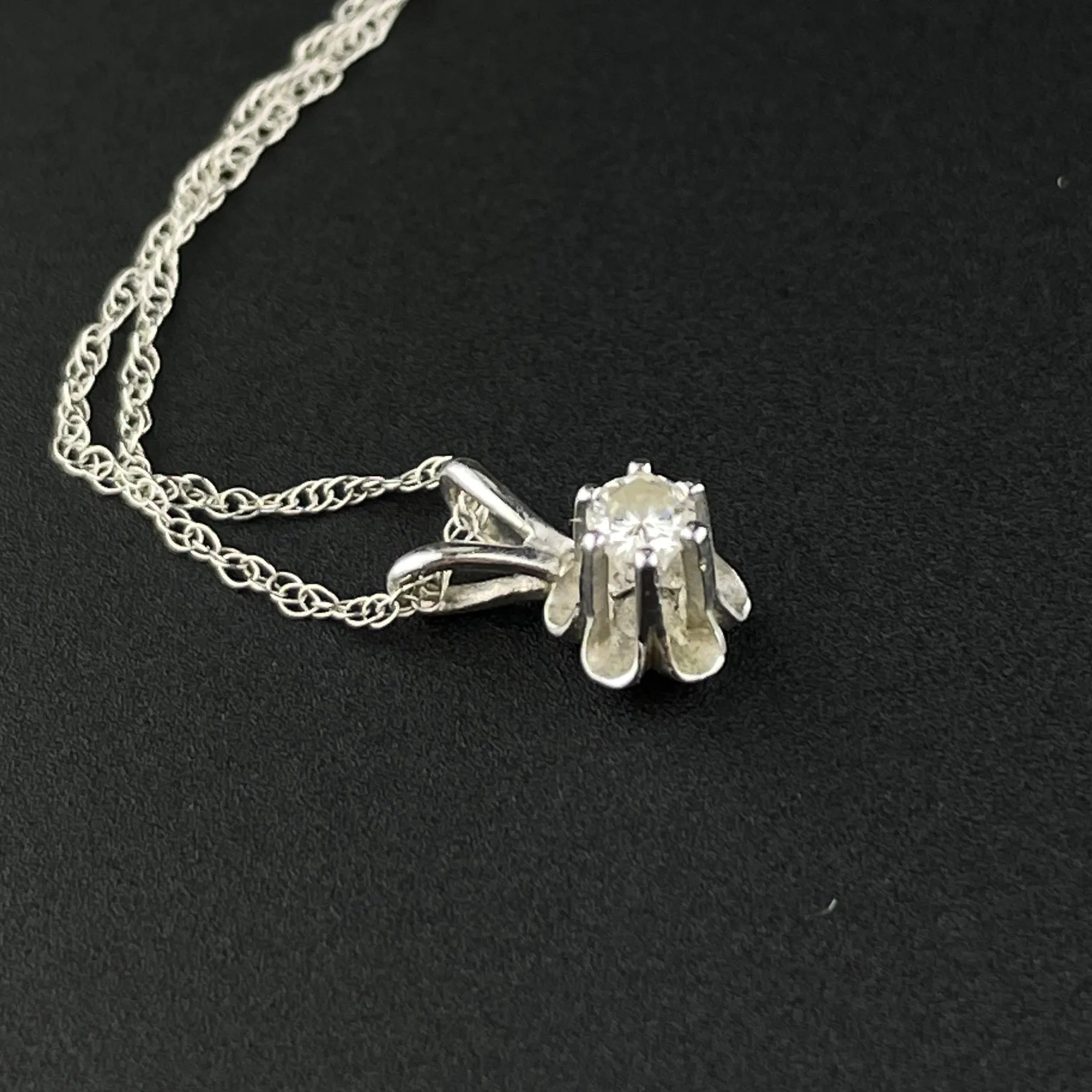 Vintage 10K White Gold Buttercup Diamond Pendant