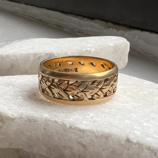 Vintage Leaf Patterned Gold Wedding Band Ring, Size 8 1/2