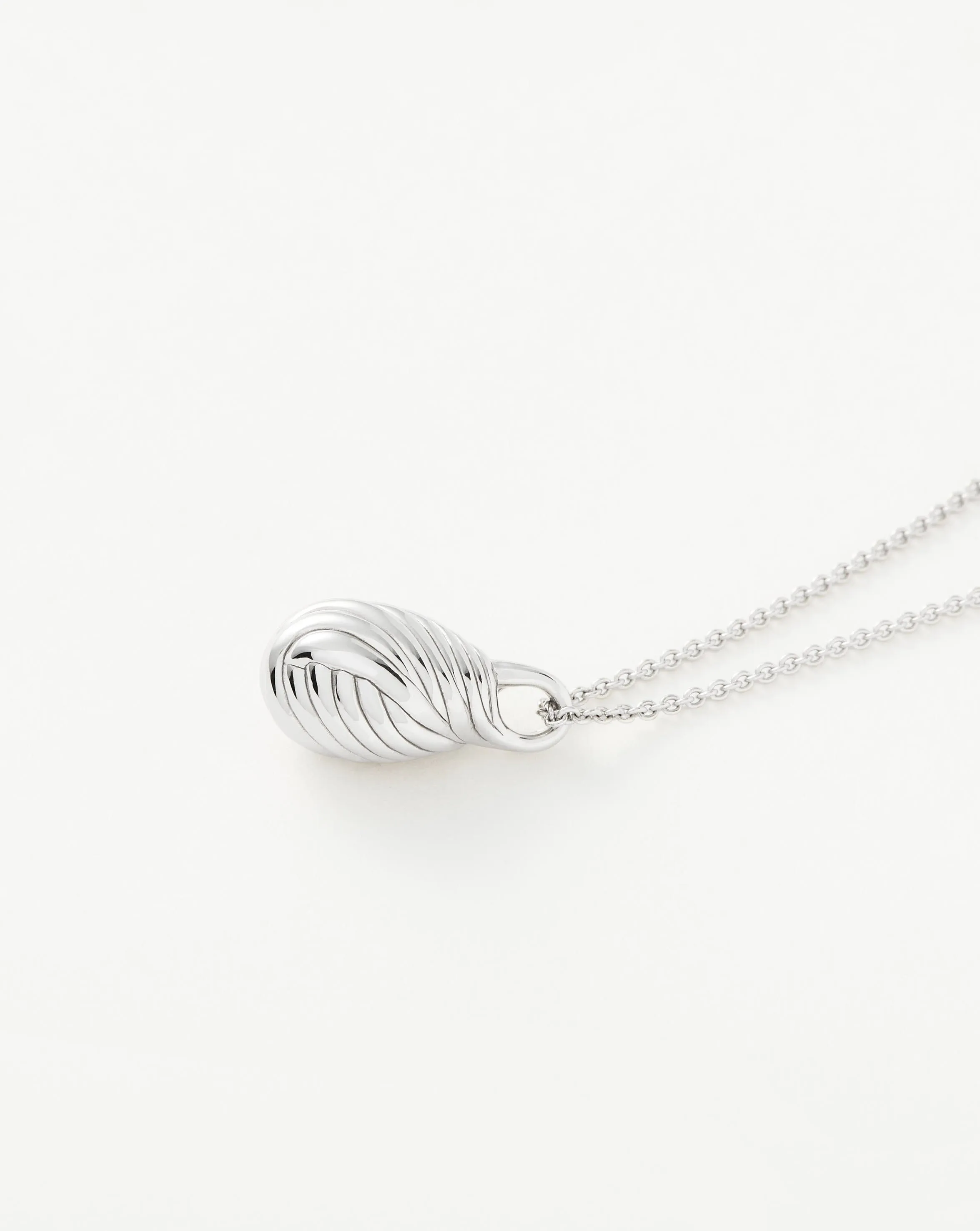 Wavy Ridge Droplet Pendant Necklace